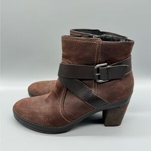 Clarks Artisan 82777 Brown Leather Ankle Boots Womans sz 8